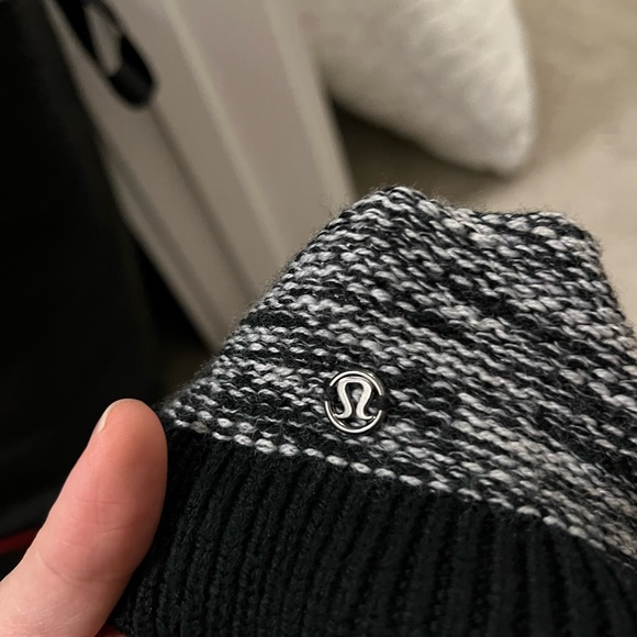 Lululemon Merino Wool Beanie - Picture 5 of 5